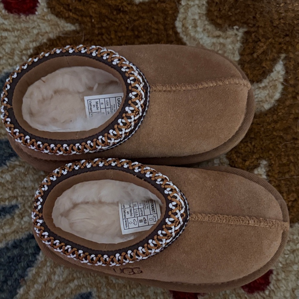 NWOT UGG TODDLER SLIPPERS